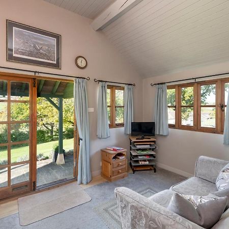 Beautiful Cottage With Stunning Views In Box Box  Exteriör bild