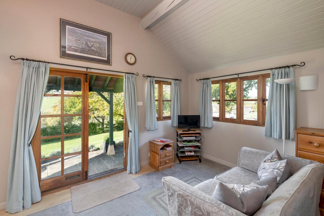 Beautiful Cottage With Stunning Views In Box Box  Exteriör bild