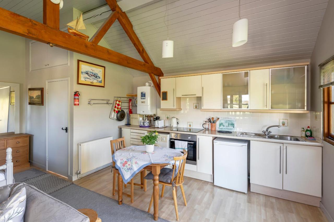 Beautiful Cottage With Stunning Views In Box Box  Exteriör bild