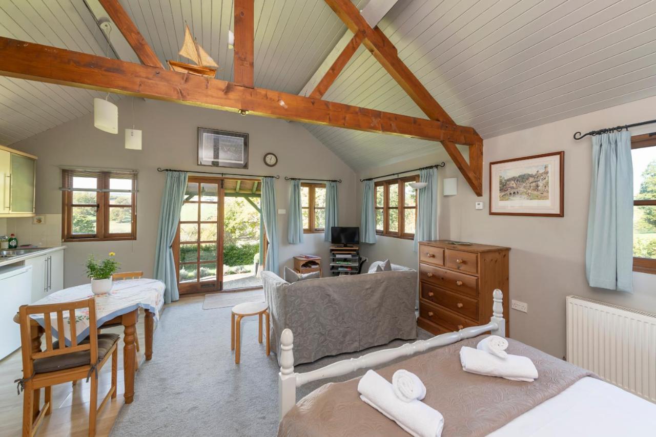 Beautiful Cottage With Stunning Views In Box Box  Exteriör bild